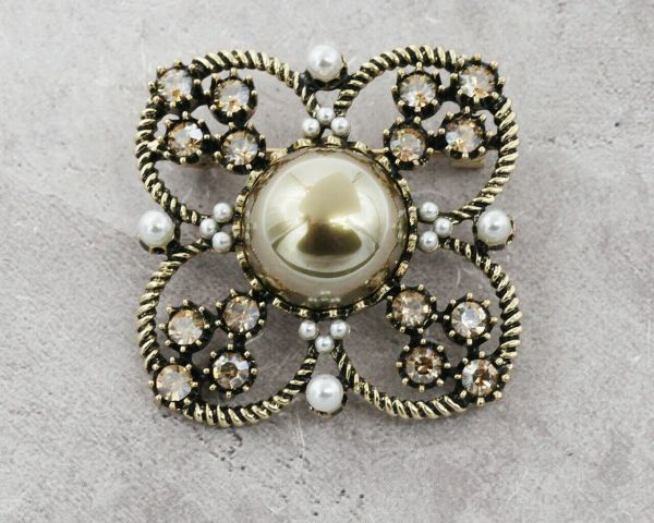 Brooch F936974807160